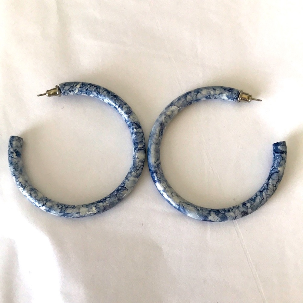 VINTAGE MARBLED METAL EARRINGS FROM CONTEMPO NEW WITHOUT TAGS EXCELLENT COND.